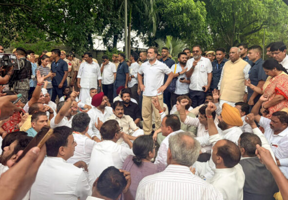 New Delhi: Congress Leaders Protest Outside PM Modis Residence Over CJP Crackdown